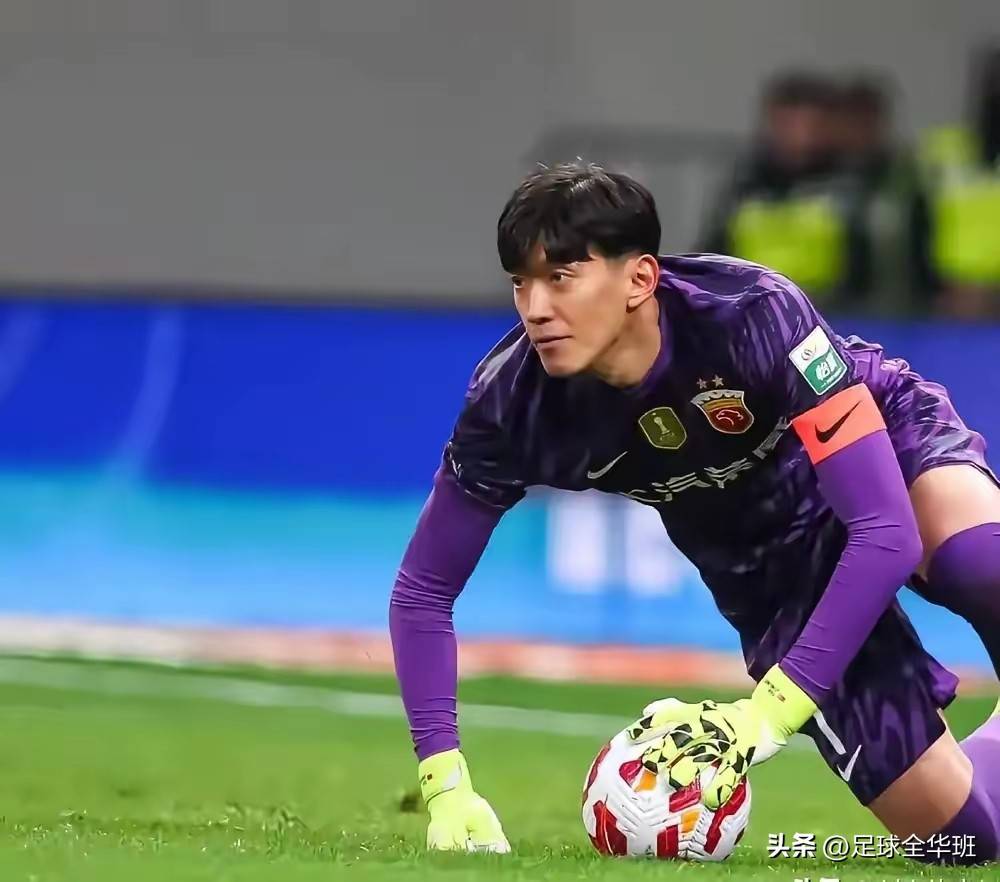 上海海港训练开放日,转会期强势反弹引欢呼,亚冠在即,训练强度明显提升的简单介绍 上海海港训练开放日,转会期强势反弹引欢呼,亚冠在即,训练强度明显提升的简单介绍