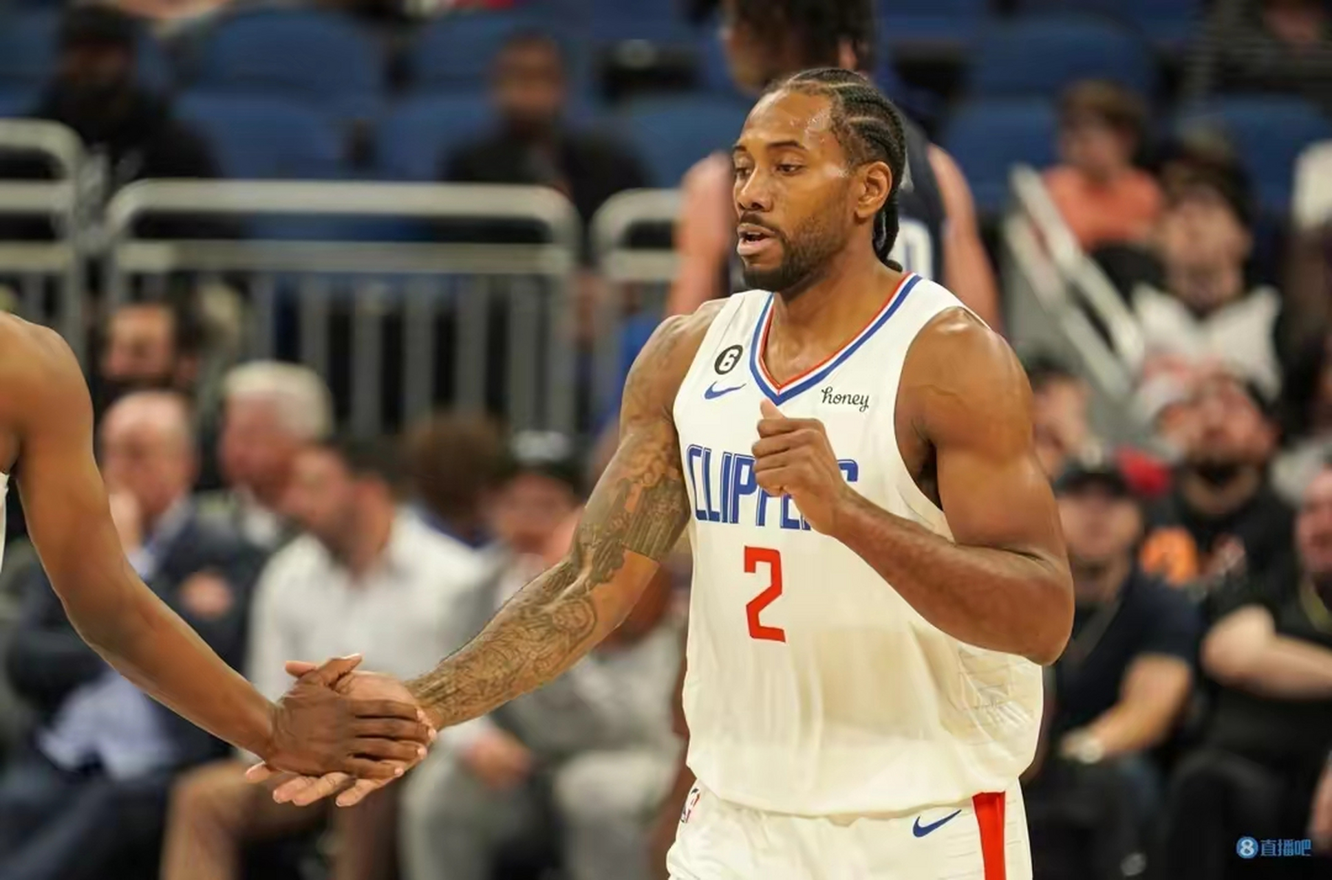 今晚葡超传出新动向，巴塞罗那远射贴柱，管理层表态——管理层满意，球队文化再被提及的简单介绍